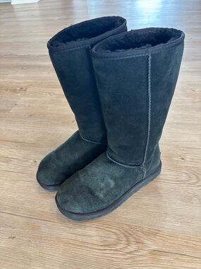 UGG Black Shearling-Lined Boot Interior